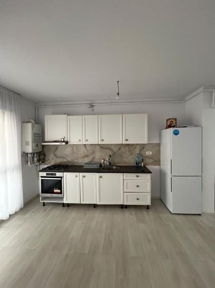Apartament cu 3 camere semidecomandat în Baicului