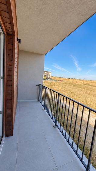 Apartament cu 3 camere semidecomandat în Turnișor