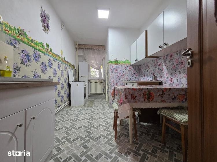 Apartament cu 3 camere decomandat în E3