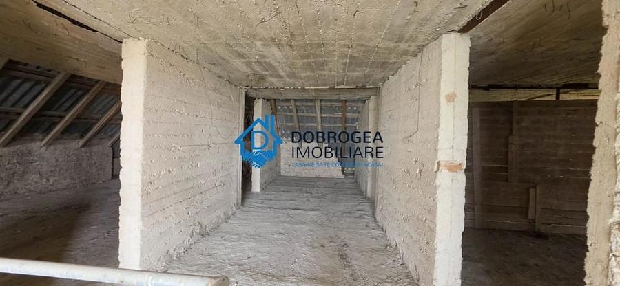 Casă cu 5 camere cu Teren 1250 Mp în Mahmudia