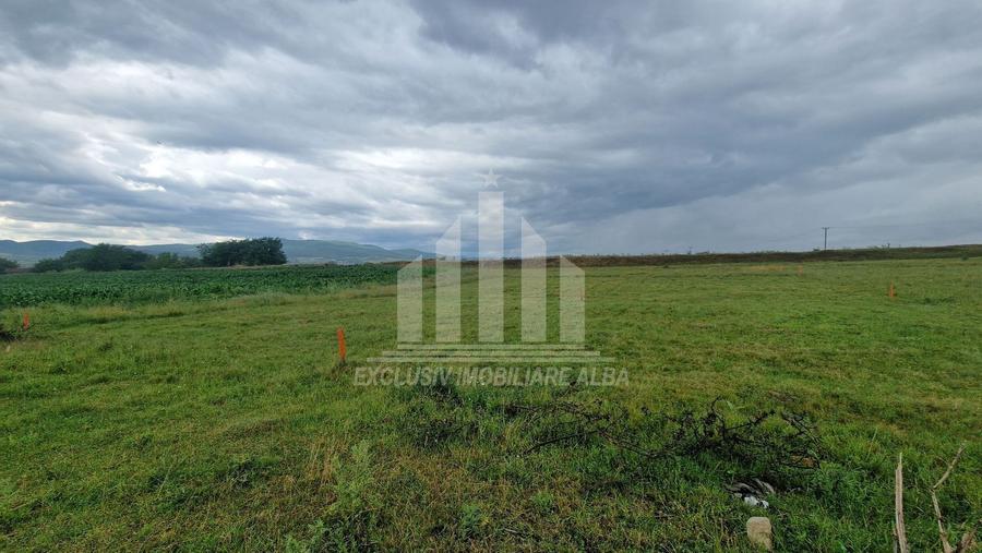 Teren Construcții intravilan de 450 mp, în Partoș
