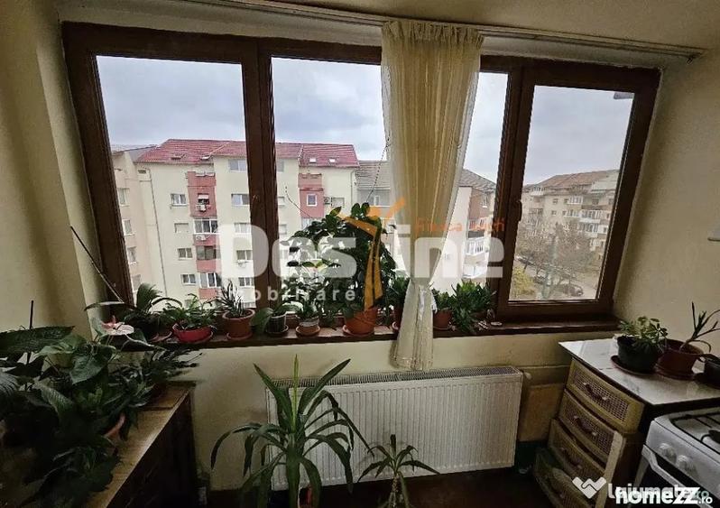 Apartament cu 3 camere decomandat în Soarelui