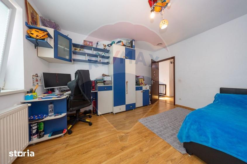 Apartament cu 4 camere decomandat, mobilat în Sânpetru