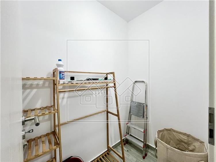 Apartament cu 3 camere nedecomandat în Turnișor