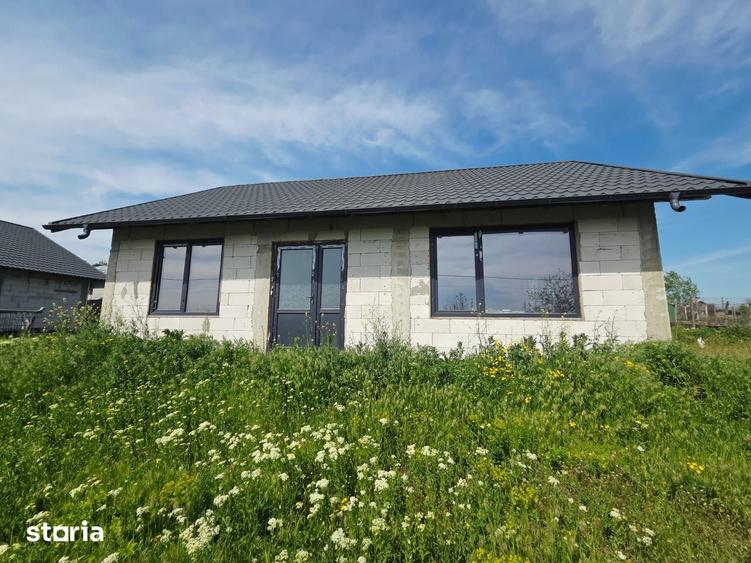 Casă cu 3 camere cu Teren 500 Mp în Schela