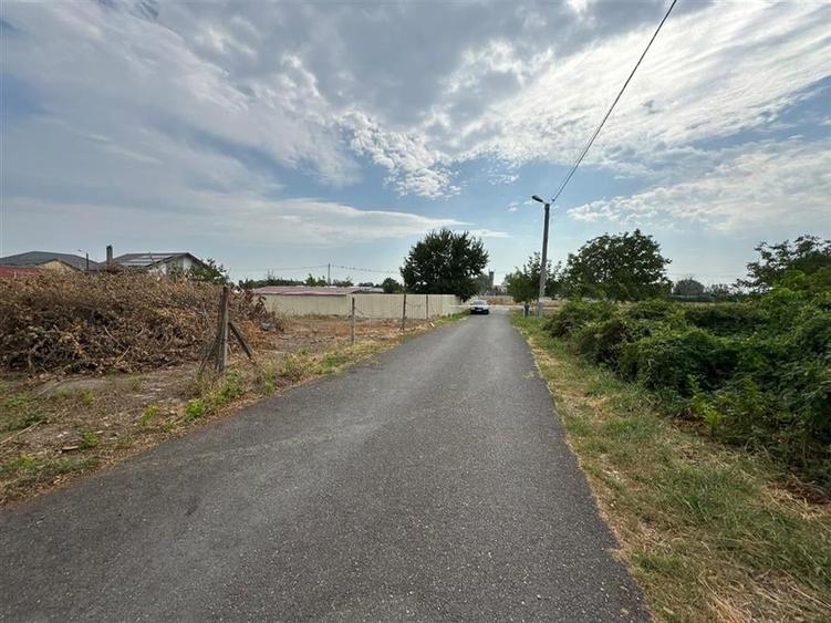 Teren Construcții intravilan de 850 mp, în Vest