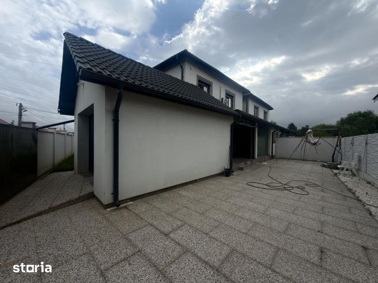 Casă cu 5 camere cu Teren 300 Mp în Sânmihaiu Român
