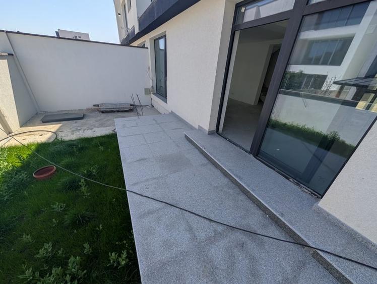 Casă individuală cu 5 camere cu Canalizare în Voluntari