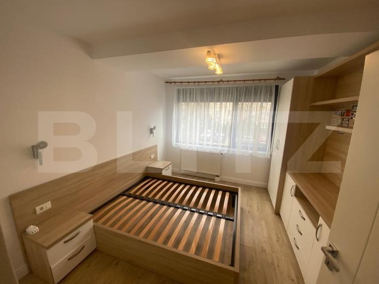 Apartament cu 3 camere decomandat, mobilat în Soarelui