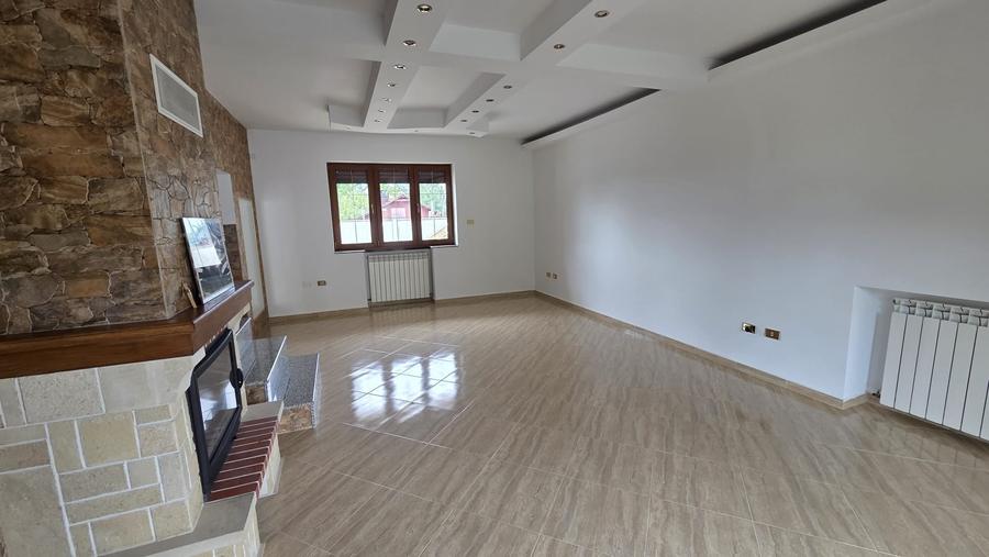 Casă individuală cu 6 camere cu Canalizare în Dancu