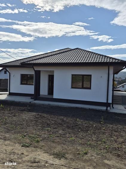 Casă cu 4 camere în Tomești