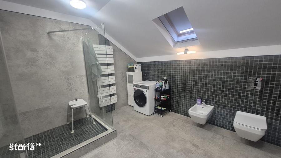 Casă cu 4 camere în Bistrița