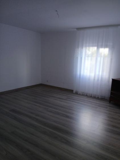 Casă cu 5 camere cu Teren 1027 Mp în Căciulați