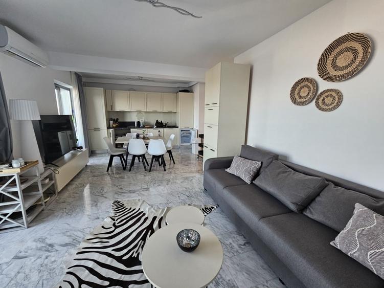 Apartament cu 3 camere decomandat, mobilat în Exterior Nord