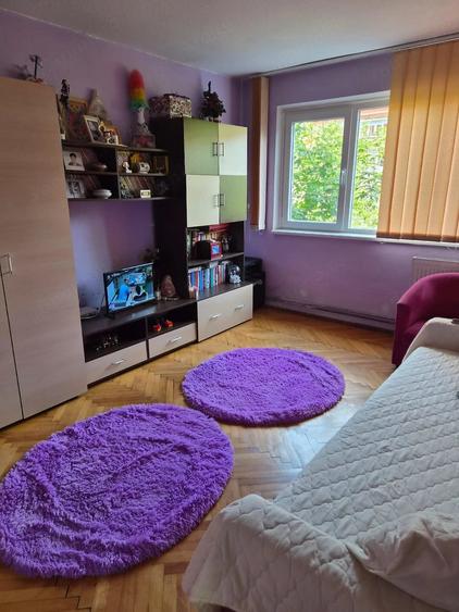 Apartament cu 3 camere semidecomandat în Cetății