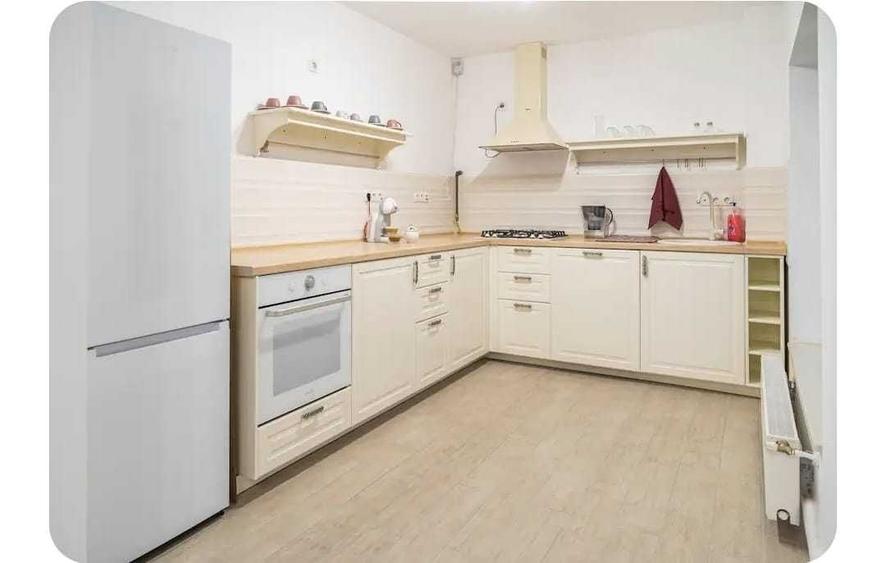 Casă cu 4 camere cu Teren 250 Mp în Central