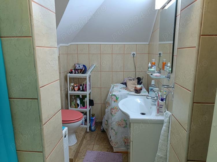 Apartament cu 3 camere decomandat în Câmpina