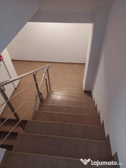 Spațiu comercial, de 84 mp, în Sărari