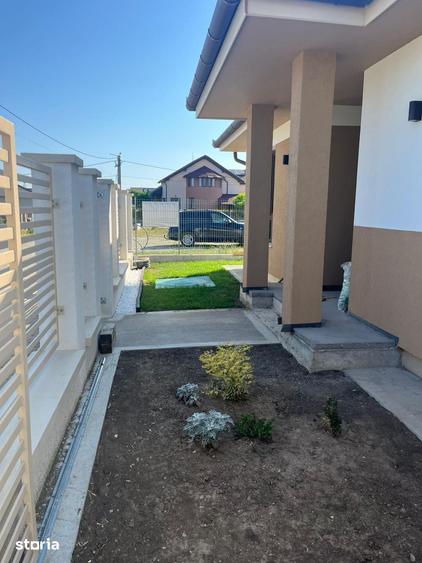 Casă cu 3 camere cu Teren 300 Mp în Sânmartin