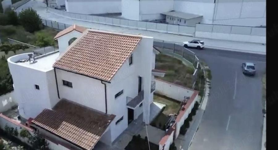 Casă cu 4 camere în Lumina
