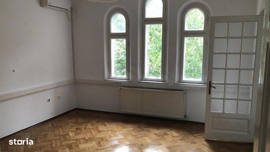 Apartament cu 3 camere în Casin