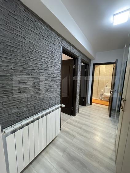 Apartament cu 3 camere semidecomandat, mobilat în Central