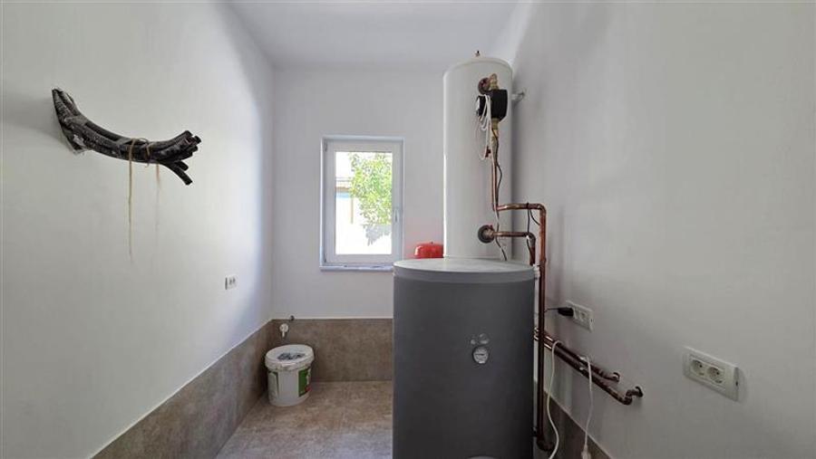 Casă individuală cu 5 camere cu Canalizare în Dumbrăvița
