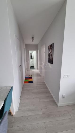 Apartament cu 3 camere semidecomandat, mobilat în Florești