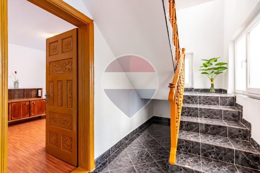 Casă individuală cu 5 camere cu Teren 1842 Mp în Boboci