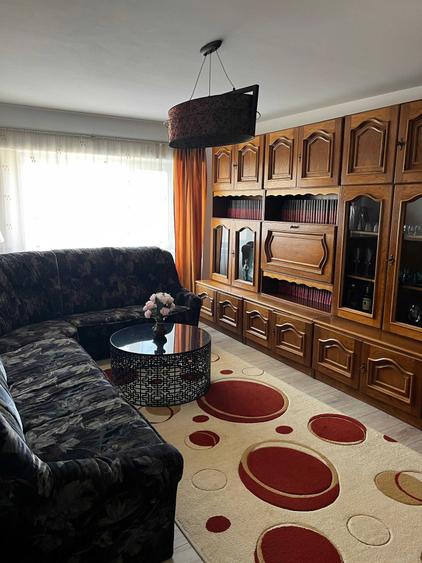 Apartament cu 3 camere decomandat în Sfântu Ilie