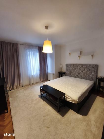 Apartament cu 4 camere în Schei