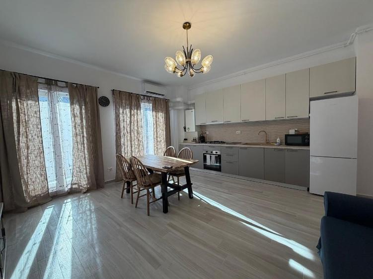 Apartament cu 2 camere decomandat, mobilat în Central