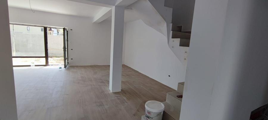 Casă individuală cu 5 camere cu Canalizare în Nord
