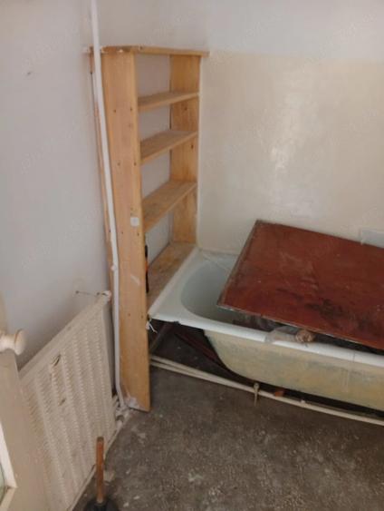 Apartament cu 4 camere decomandat în Central