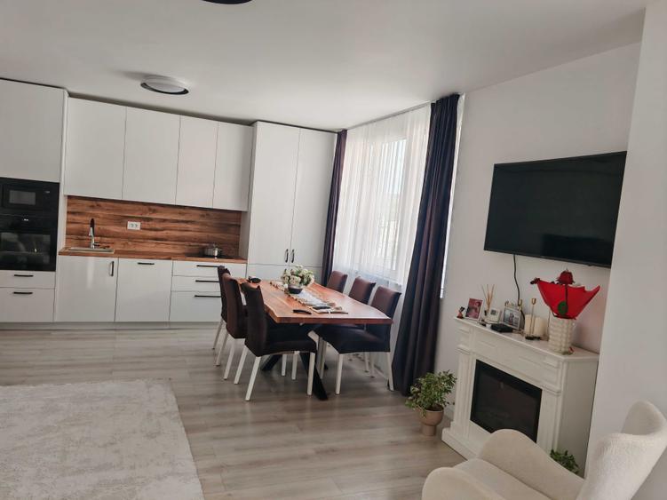 Apartament cu 3 camere decomandat, mobilat în Exterior Vest