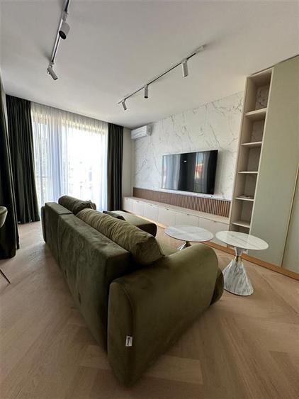 Apartament cu 3 camere semidecomandat, mobilat în Iancu Nicolae