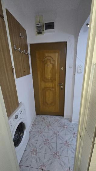 Garsonieră decomandată în 9 Mai