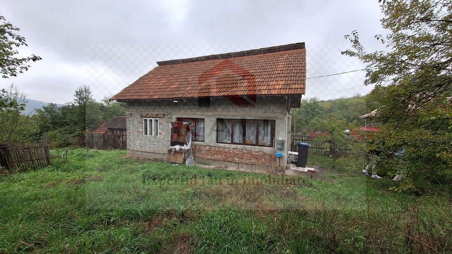 Casă individuală cu 2 camere cu Canalizare în Băiculești