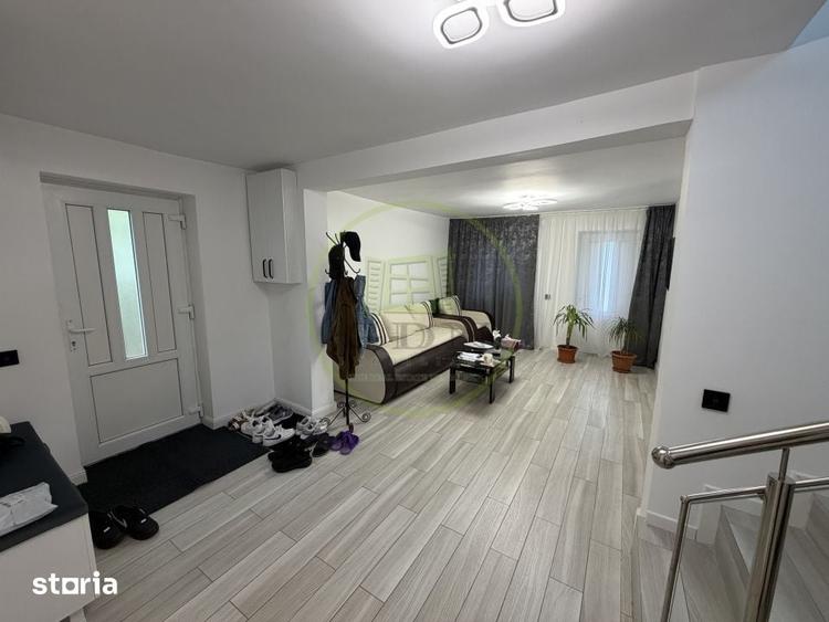 Casă cu 4 camere cu Teren 438 Mp în Romanești