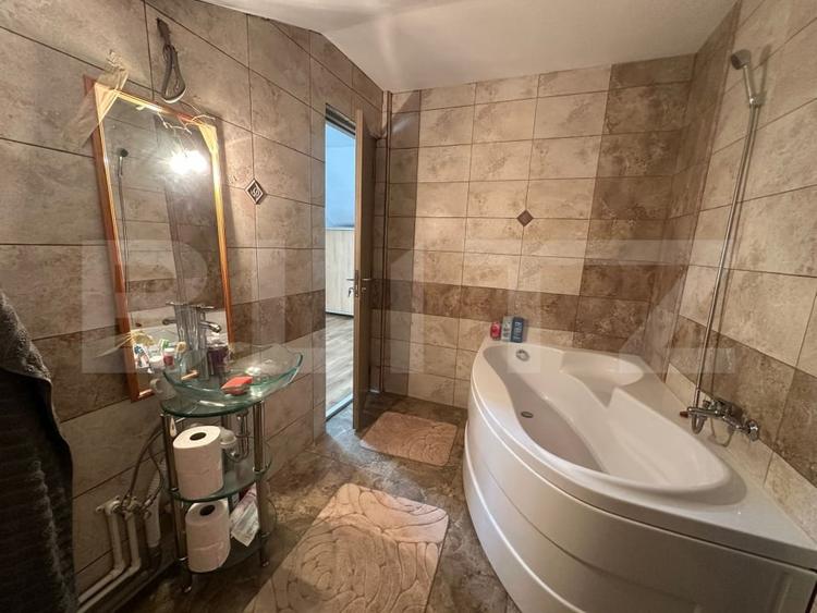 Casă individuală cu 4 camere cu Canalizare în Vulcan