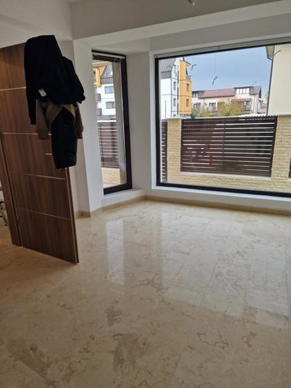 Casă individuală cu 4 camere cu Teren 303 Mp în Exterior Est