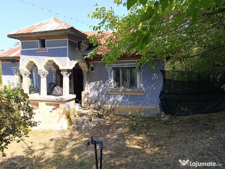 Teren de 2260 mp, în Poiana Lacului