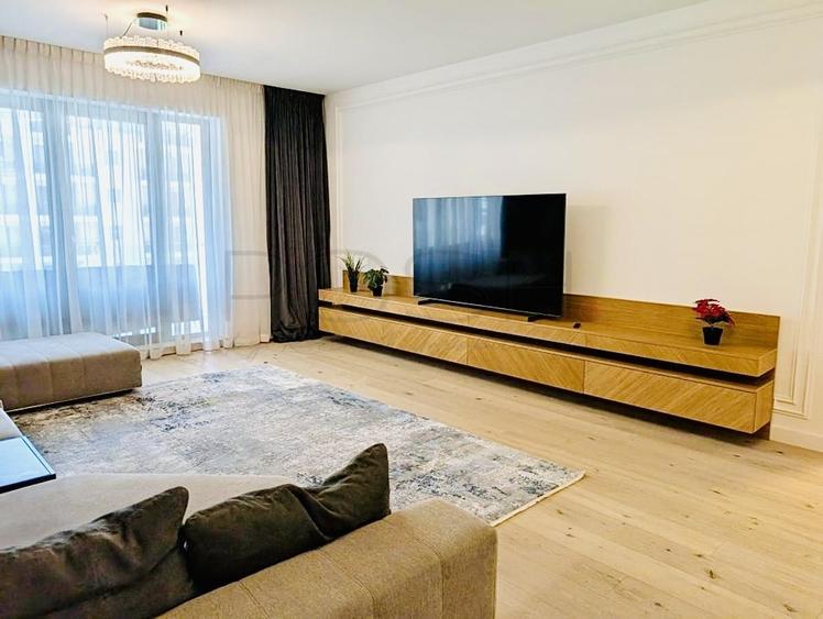 Apartament cu 3 camere, mobilat în Nordului