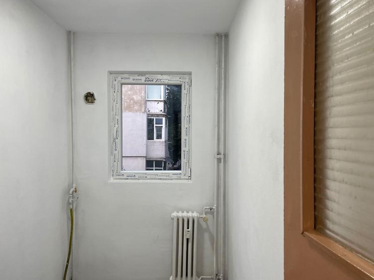 Apartament cu 4 camere semidecomandat în Malu Roșu
