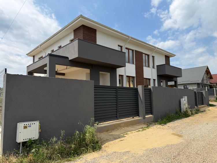 Duplex cu 4 camere cu Garaj în Păulești