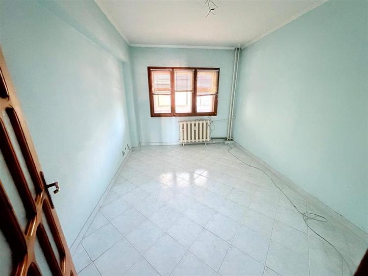 Apartament cu 3 camere decomandat în Brăilei