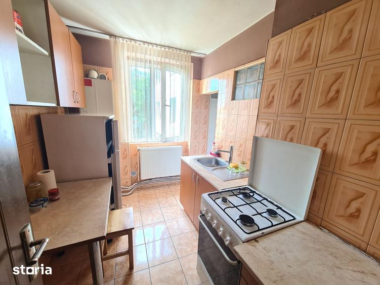 Garsonieră decomandată în Vest