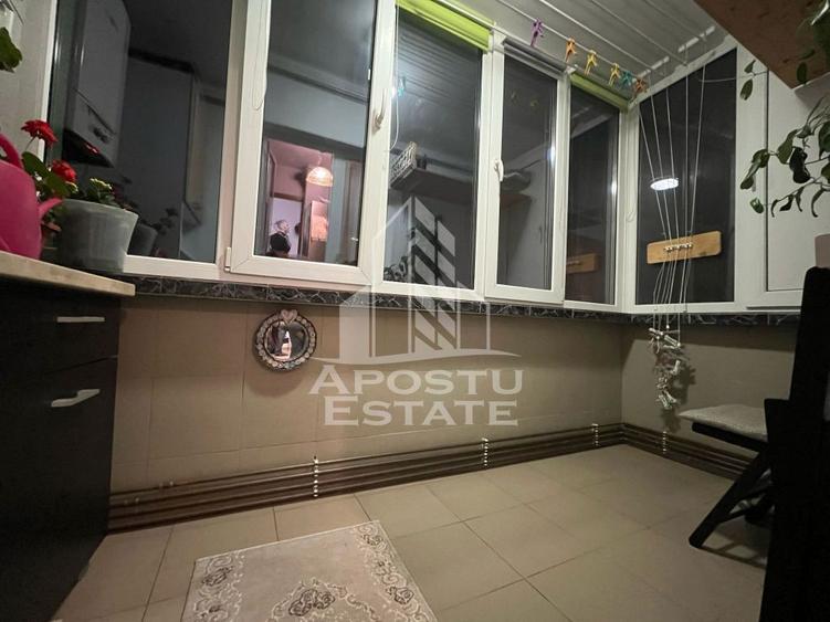 Apartament cu 3 camere decomandat, mobilat în Girocului