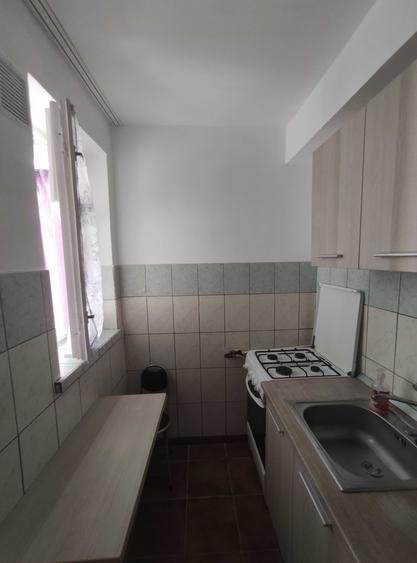 Garsonieră decomandată în Titan