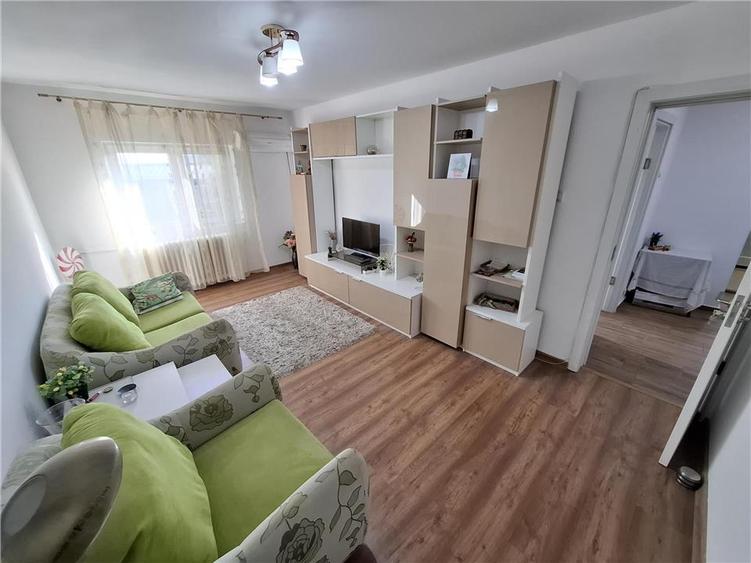 Apartament cu 2 camere decomandat, mobilat în Central